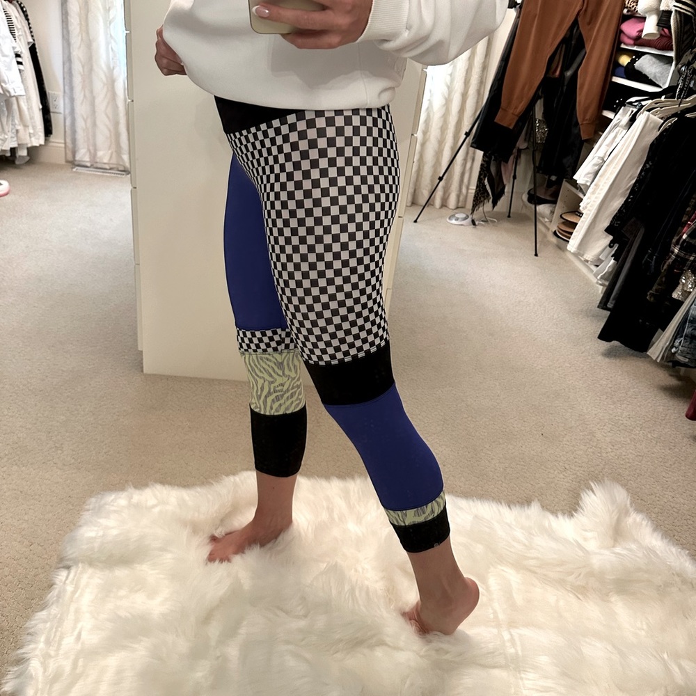 Onzie / Racing Theme / Capri Cropped Legging / Sz S/M